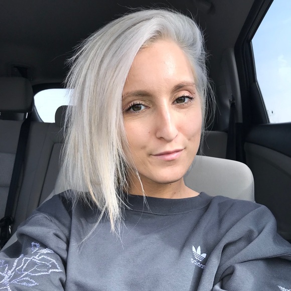 Meet your Posher, Adriana - Picture 1 of 8